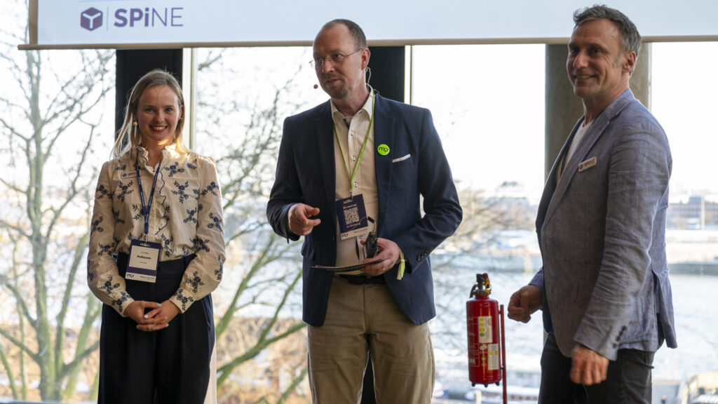 Sprecher von SPiNE und MeterPan bei der Live-Demo der gemeinsamen Netzwerkmanagements Lösung auf der Meetering 2026